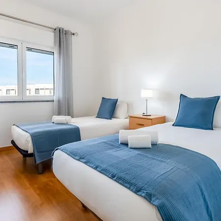 Sunny 3bdr With Pool In Ferreiras By Lovelystay Appartamento