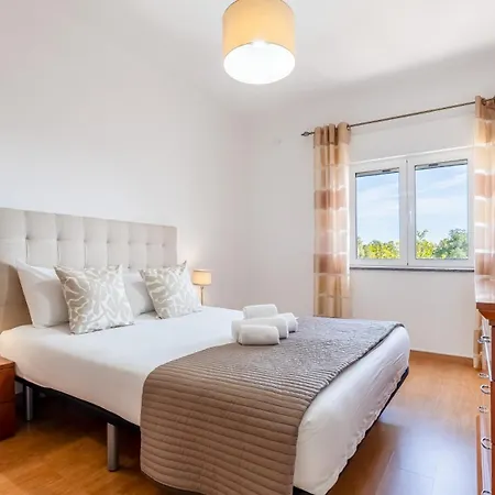 דירה Sunny 3bdr With Pool In Ferreiras By Lovelystay אלבופיירה